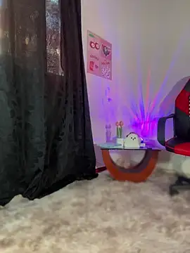 Snapshot of AlannaDollx chatting on 11/15/25, 01:40 AlannaDollx online show from 11/15/25, 01:40