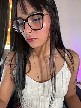 Snapshot of AlannaDollx chatting on 11/19/25, 02:06 AlannaDollx online show from 11/19/25, 02:06