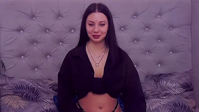 MaeAnna online show from 11/14/25, 04:33