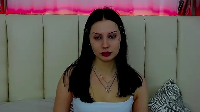 MaeAnna online show from 11/28/25, 05:21