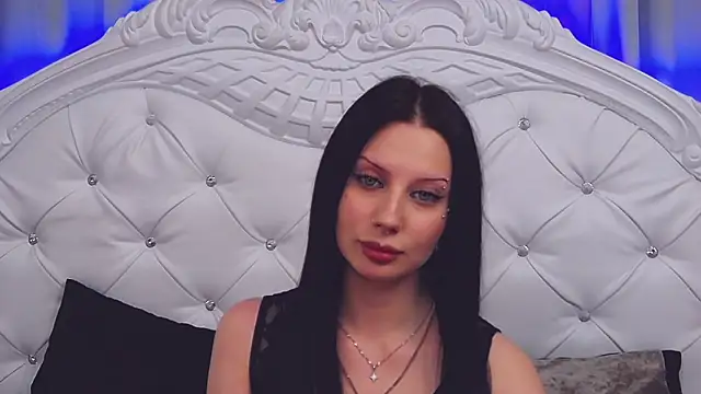 MaeAnna online show from 12/18/25, 01:06