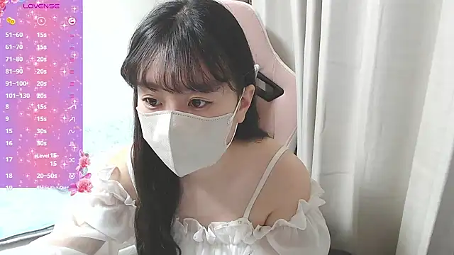 hinako08 online show from 12/18/25, 10:05