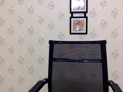 Snapshot of cute_zaraa chatting on 10/15/25, 05:51 cute zaraa online show from 10/15/25, 05:51