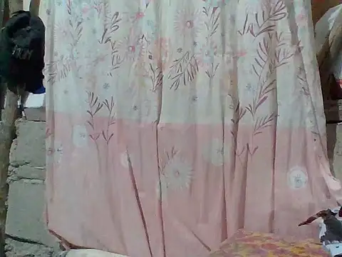 Snapshot of Hot_Lina31 chatting on 02/15/26, 12:47 Hot Lina31 online show from 02/15/26, 12:47