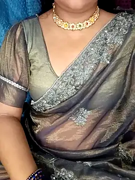 Snapshot of Rashmi_011 chatting on 05/18/26, 11:43 Rashmi 011 online show from 05/18/26, 11:43