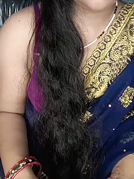 Snapshot of Rashmi_011 chatting on 07/05/26, 04:19 Rashmi 011 online show from 07/05/26, 04:19