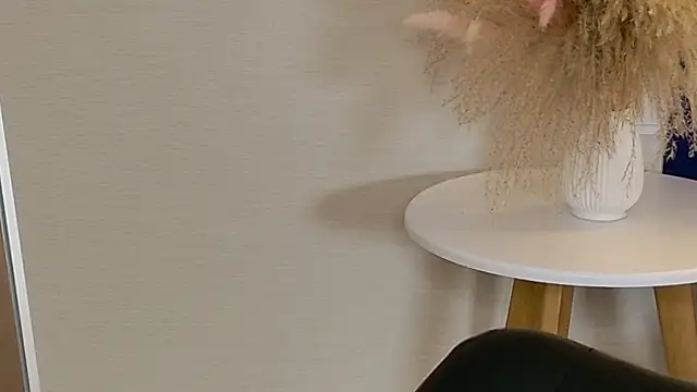 Alexis Lovely online show from 12/17/25, 05:13