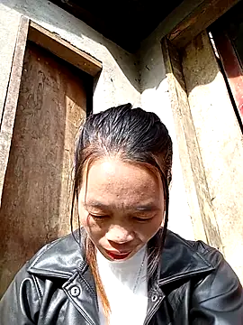 Snapshot of chieu_xinh chatting on 10/30/25, 01:40 chieu xinh online show from 10/30/25, 01:40