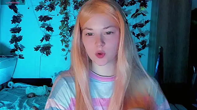 HoneyDazzle online show from 10/22/25, 08:41