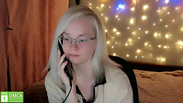 HoneyDazzle online show from 11/30/25, 08:13