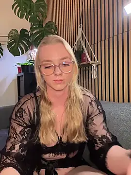 LinaLeana online show from 03/01/26, 05:59