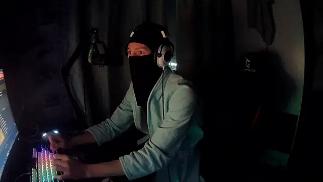 Snapshot of suicdemask chatting on 02/19/26, 04:36 suicdemask online show from 02/19/26, 04:36