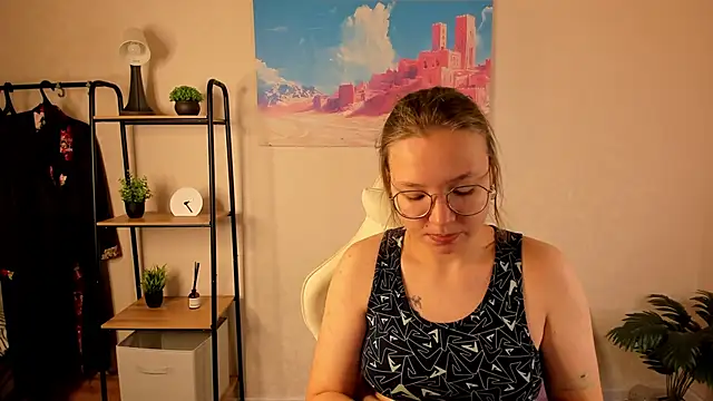 Nuura Moore online show from 10/13/25, 12:32