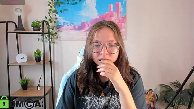 Nuura Moore online show from 10/28/25, 12:36