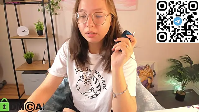 Nuura Moore online show from 10/29/25, 12:46