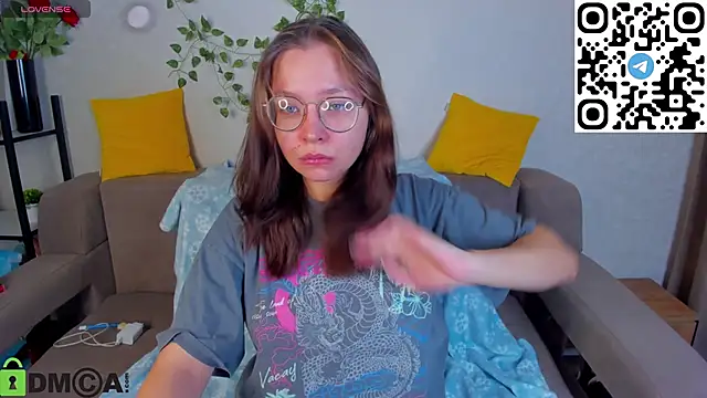 Nuura Moore online show from 12/02/25, 01:11