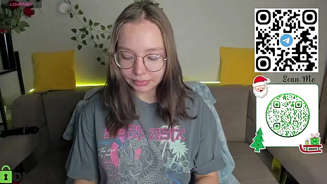 Nuura Moore online show from 12/22/25, 01:13