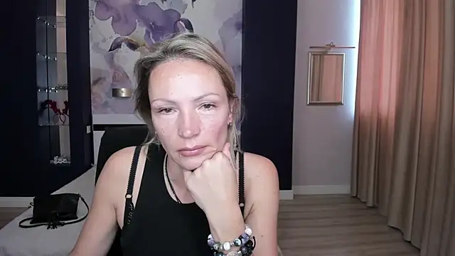 AlinaMoor online show from 10/06/25, 06:00