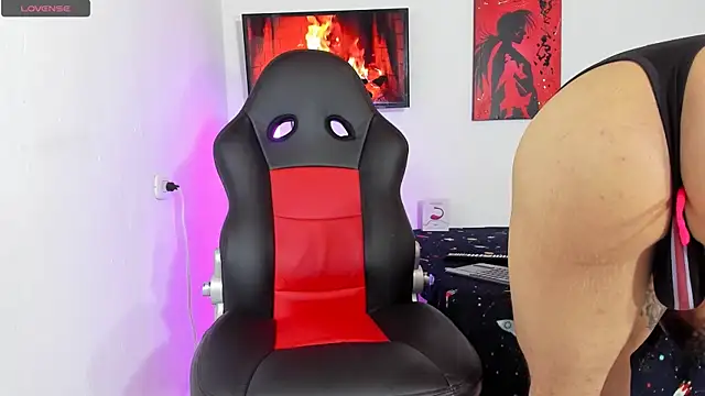 Snapshot of kenny-race chatting on 12/21/25, 01:24 kenny-race online show from 12/21/25, 01:24