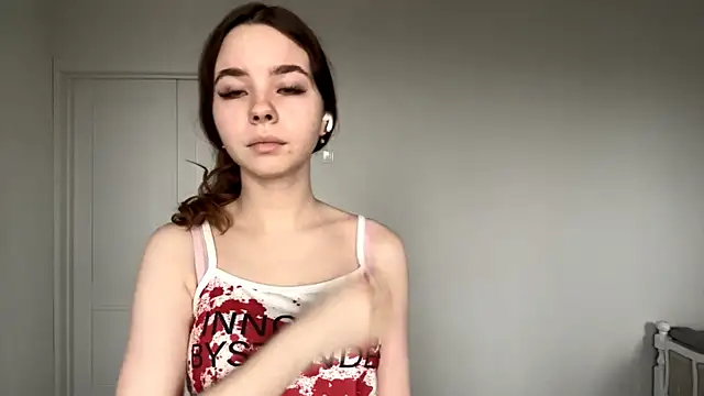 Snapshot of EhtelBiondi chatting on 12/19/25, 08:10 EhtelBiondi online show from 12/19/25, 08:10