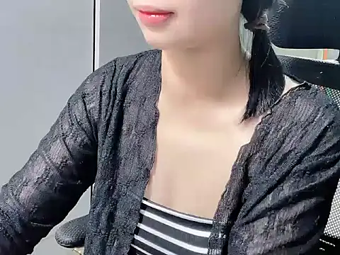 Snapshot of Hellen039 chatting on 10/10/25, 02:21 Hellen039 online show from 10/10/25, 02:21