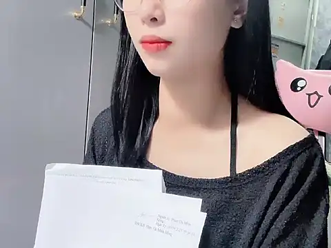 Snapshot of Hellen039 chatting on 10/22/25, 04:02 Hellen039 online show from 10/22/25, 04:02