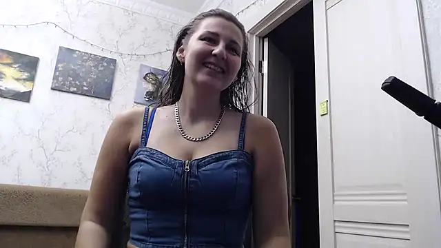 Snapshot of EveVisconti chatting on 10/15/25, 05:29 EveVisconti online show from 10/15/25, 05:29