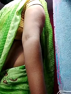 Snapshot of Cr_sonam chatting on 10/22/25, 12:33 Cr sonam online show from 10/22/25, 12:33