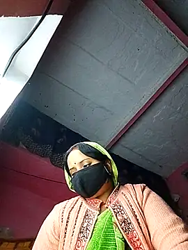 Snapshot of Cr_sonam chatting on 12/20/25, 12:40 Cr sonam online show from 12/20/25, 12:40