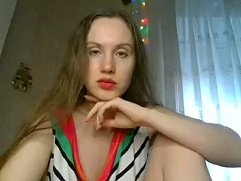 Snapshot of Lynirina chatting on 04/18/26, 03:21 Lynirina online show from 04/18/26, 03:21
