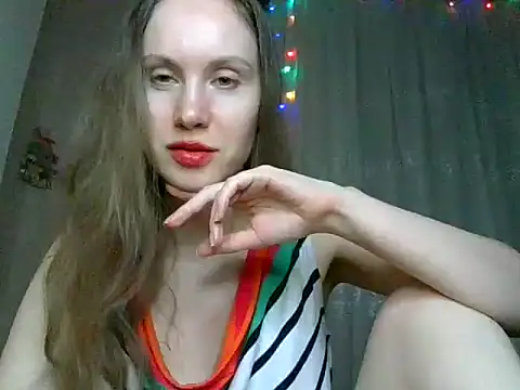 Snapshot of Lynirina chatting on 05/10/26, 10:37 Lynirina online show from 05/10/26, 10:37