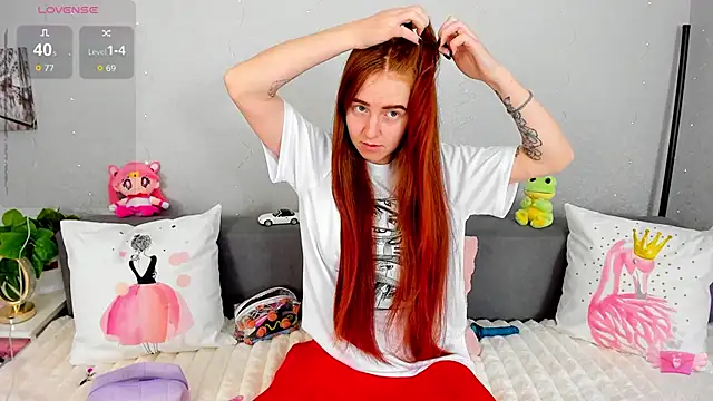 Snapshot of Evarey_ chatting on 12/23/25, 06:44 Evarey online show from 12/23/25, 06:44