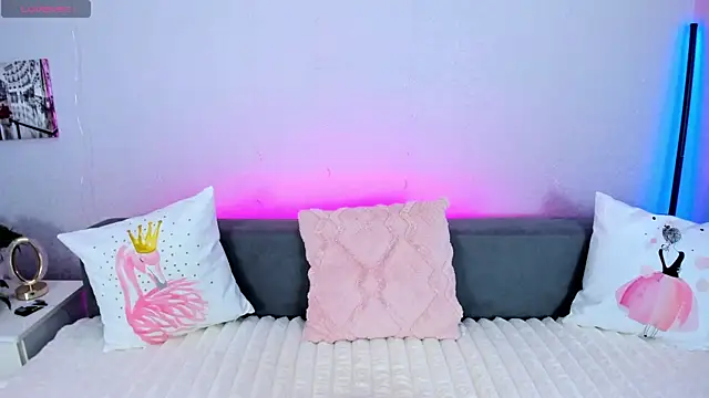 Snapshot of Evarey_ chatting on 01/08/26, 06:26 Evarey online show from 01/08/26, 06:26