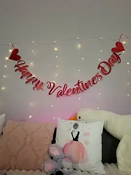 Snapshot of Evarey_ chatting on 02/08/26, 05:44 Evarey online show from 02/08/26, 05:44