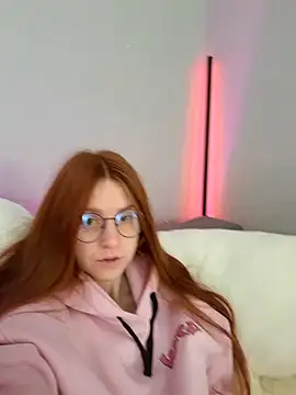 Snapshot of Evarey_ chatting on 02/10/26, 06:28 Evarey online show from 02/10/26, 06:28