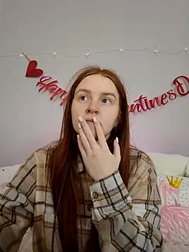 Snapshot of Evarey_ chatting on 02/17/26, 05:04 Evarey online show from 02/17/26, 05:04