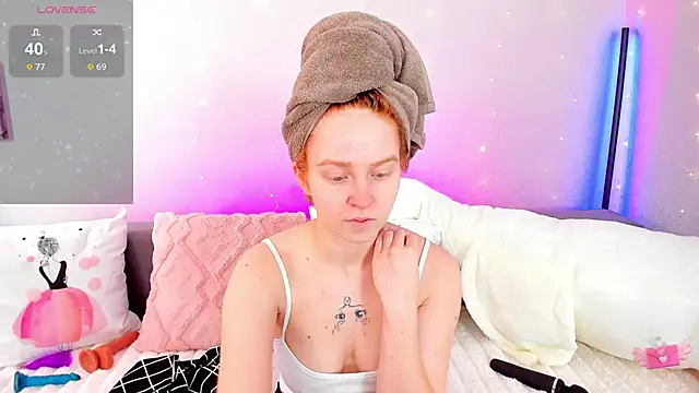 Snapshot of Evarey_ chatting on 03/08/26, 05:55 Evarey online show from 03/08/26, 05:55