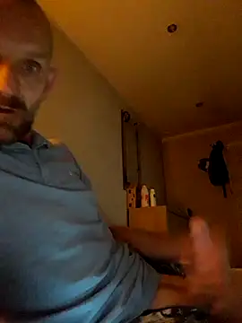 Snapshot of Remello1 chatting on 05/16/26, 11:14 Remello1 online show from 05/16/26, 11:14