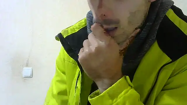 Snapshot of MakabulaAndrey chatting on 10/21/25, 05:46 MakabulaAndrey online show from 10/21/25, 05:46