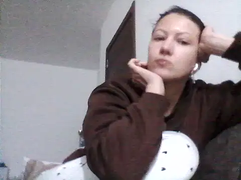 Snapshot of Karivane chatting on 03/26/26, 02:50 Karivane online show from 03/26/26, 02:50