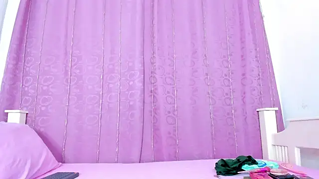 nahomy smiith online show from 10/30/25, 07:14