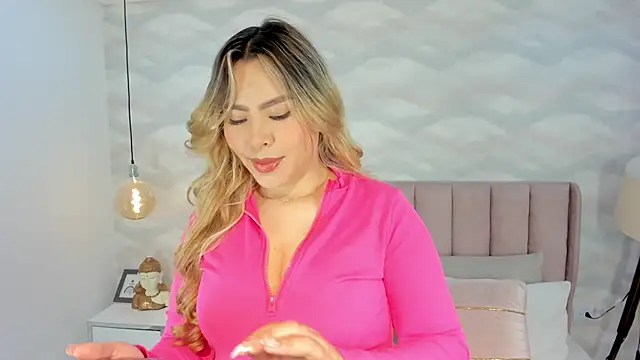 Snapshot of Katya_blonde chatting on 10/21/25, 11:55 Katya blonde online show from 10/21/25, 11:55