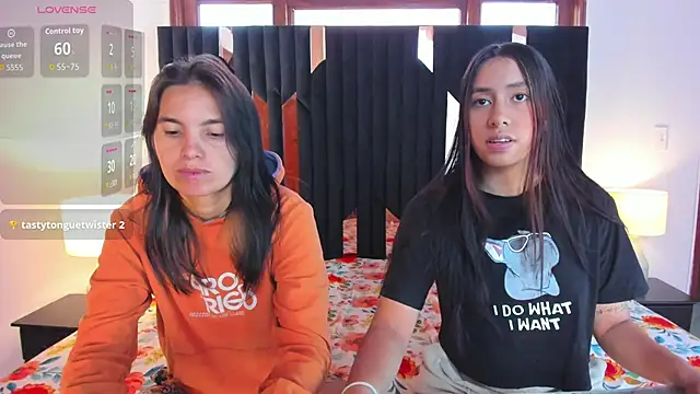 Sofy and Mia online show from 10/30/25, 12:17