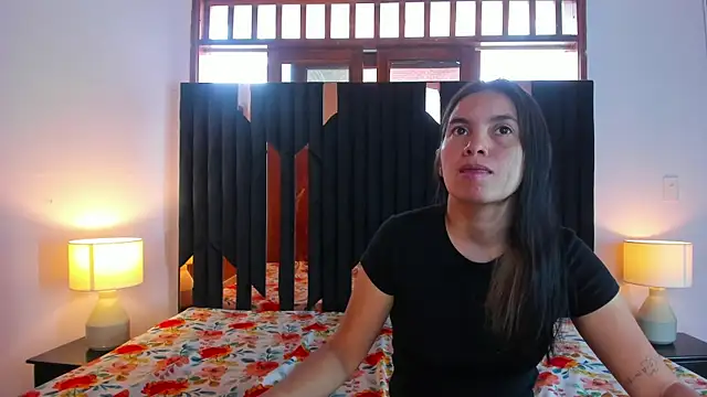 Sofy and Mia online show from 12/17/25, 12:44