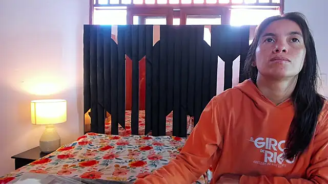 Sofy and Mia online show from 12/18/25, 12:33