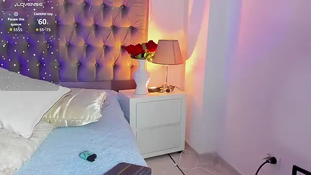 Emma Saylor online show from 11/21/25, 04:49