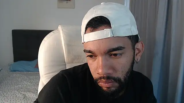 andresnoir  online show from 11/03/25, 01:45