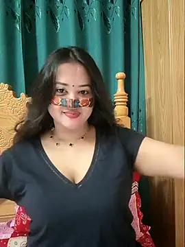 Snapshot of Beauty_Queen_Soniya chatting on 05/22/26, 02:08 Beauty Queen Soniya online show from 05/22/26, 02:08