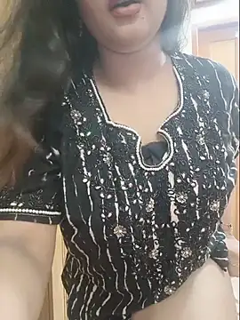 Snapshot of Beauty_Queen_Soniya chatting on 06/16/26, 02:47 Beauty Queen Soniya online show from 06/16/26, 02:47