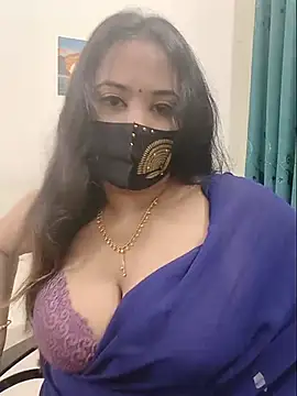 Snapshot of Beauty_Queen_Soniya chatting on 07/07/26, 03:09 Beauty Queen Soniya online show from 07/07/26, 03:09